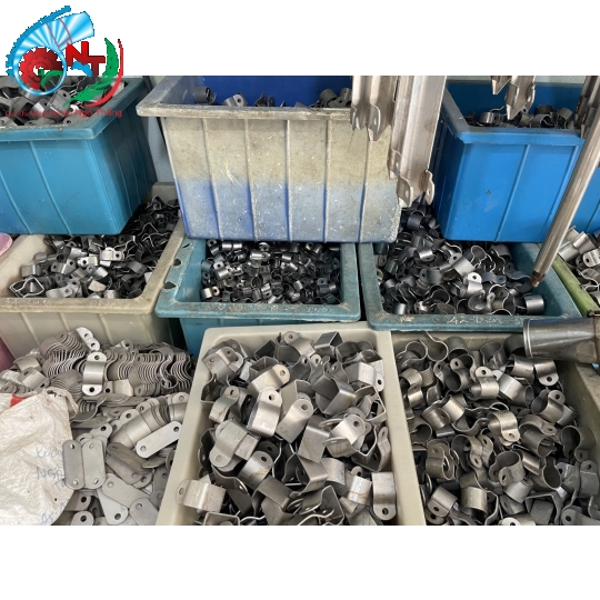 Cổ dê siết ống tuýp.